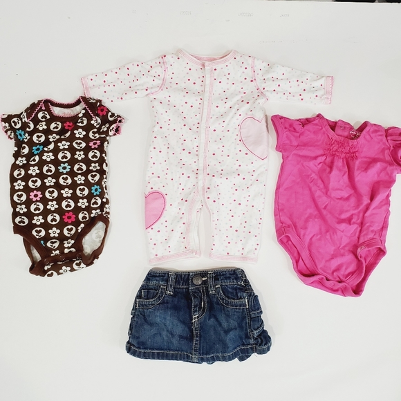 8 pc Mix & Match Outfits Bundle Size 0-3M Disney - Picture 3 of 7